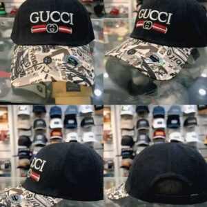 CAPWALA. Gucci Logo "Waffle-Knit" Baseball Cap with a Graphic Print Brim.